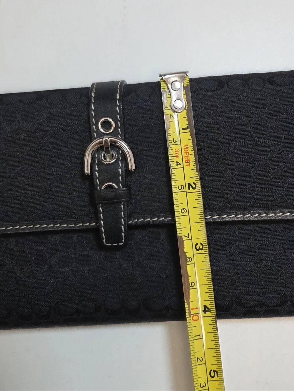 Vintage Y2K Coach Hamptons Black Signature Jacquard Wallet Buckle Detail